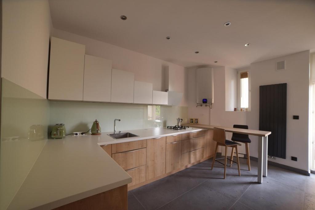 Designer Apartment 110M2 With King Size Beds & Equipped Kitchen Kraków Eksteriør billede